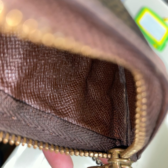 Authetic Louis Vuitton key cles pouch - Picture 8 of 8